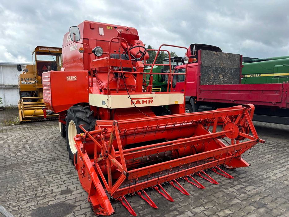 комбайн Deutz Fahr M600 з Німеччини.