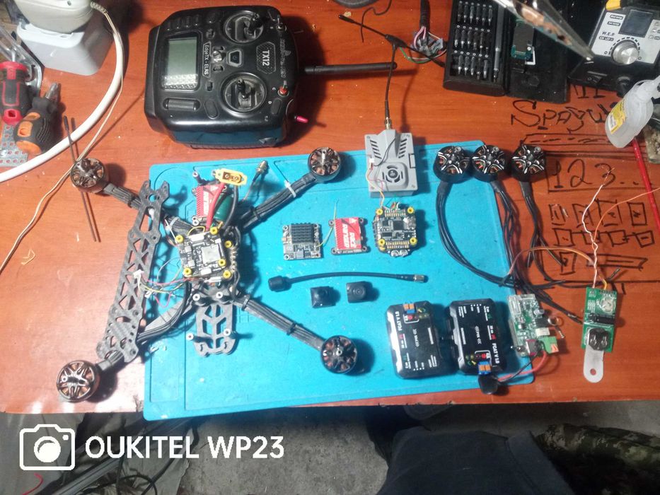 Набір Fpv 7 є різні запчастини