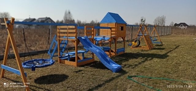 Plac zabaw domek hustawki zjezdzalnia scianka wspinaczkowa bocianie gn