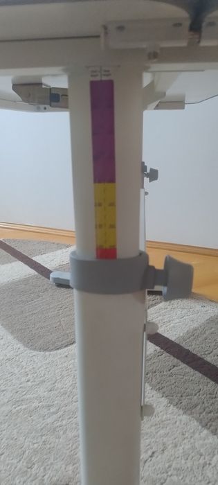 Стіл, парта дитячі меблі.