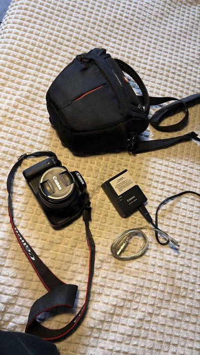 Дзеркальна камера Canon EOS 600D