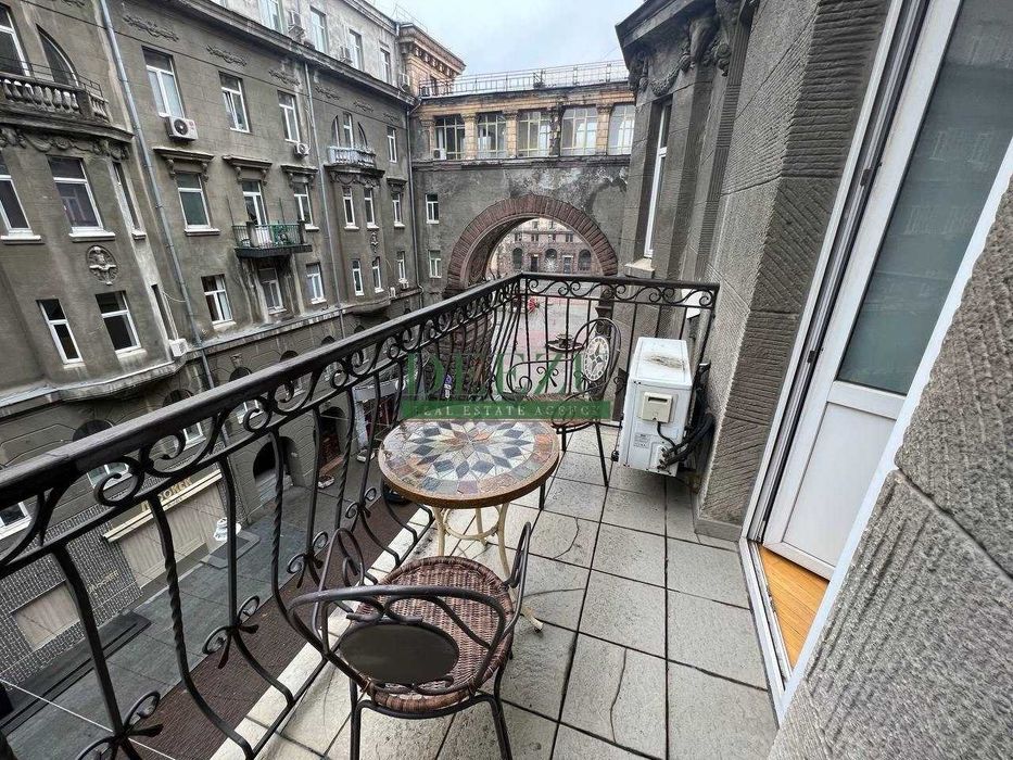 Продаж 2к.квартири 110м2  вул. Хрещатик 15, Пасаж