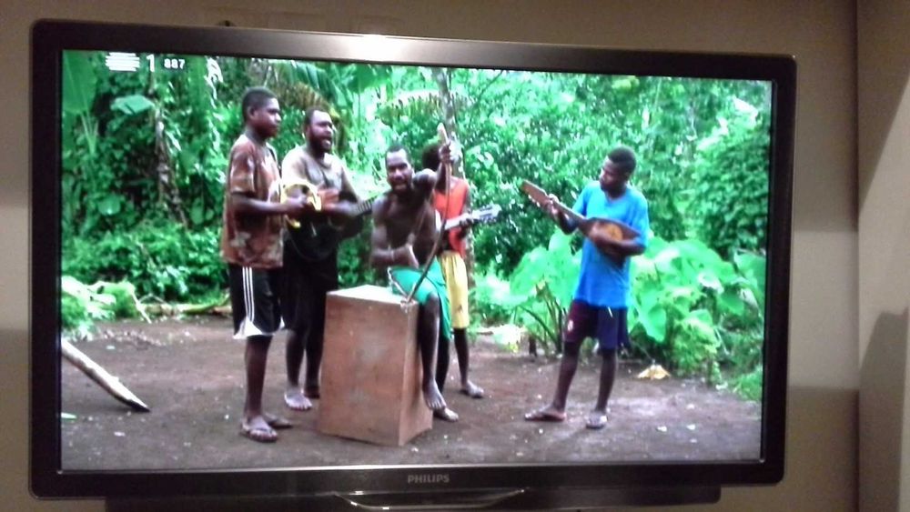 Contrabaixo artesanal para tocar e encantar.