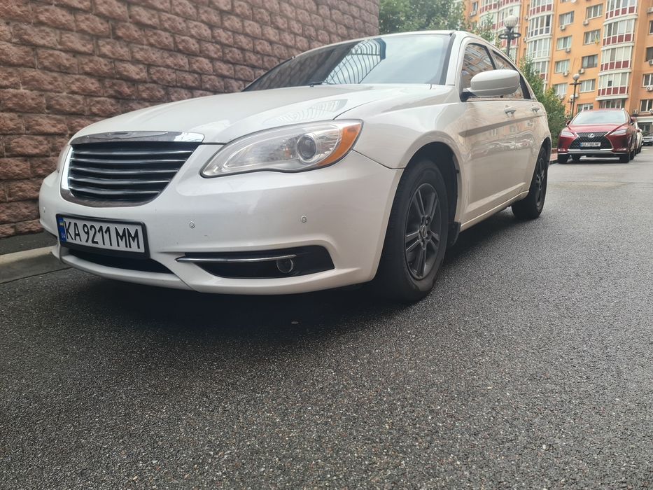 Продам свіжу автівку Крайслер 200 2014 року