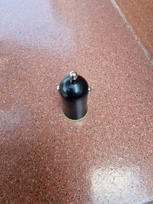 Ładowarka  samochodowa USB Belkin.