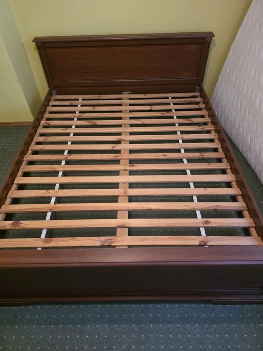 Łóżko i szafki nocne