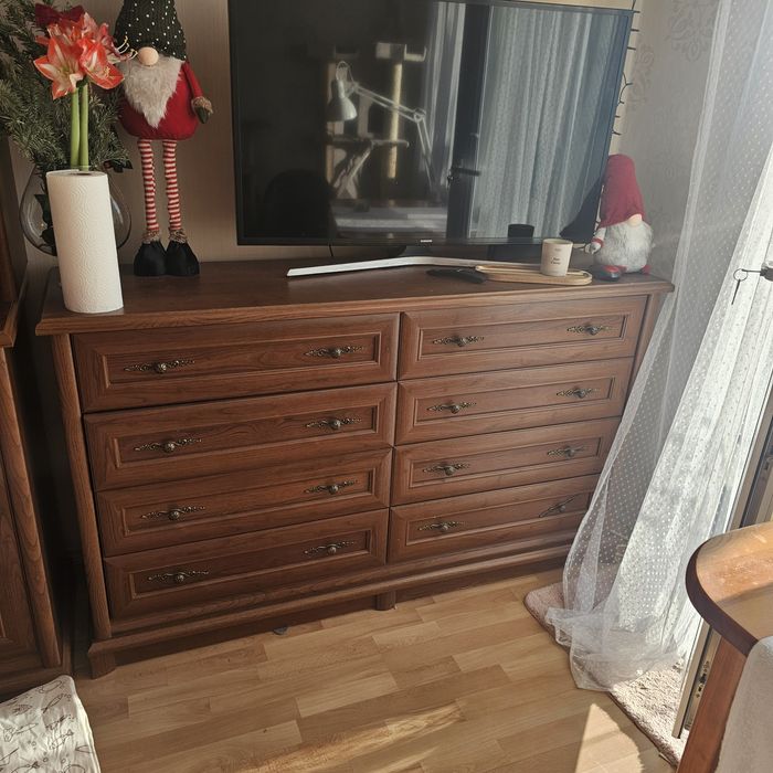 Komoda oddam za darmo