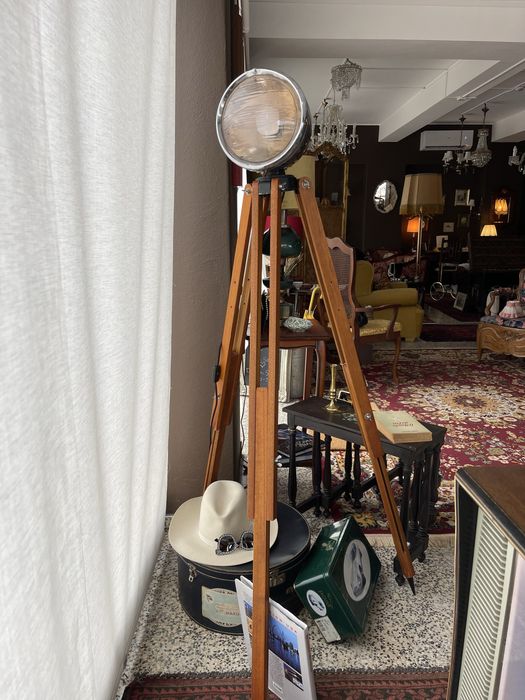 Candeeiro Vintage Tripé Marchal Afrolux - Estilo/Industrial/Cinema