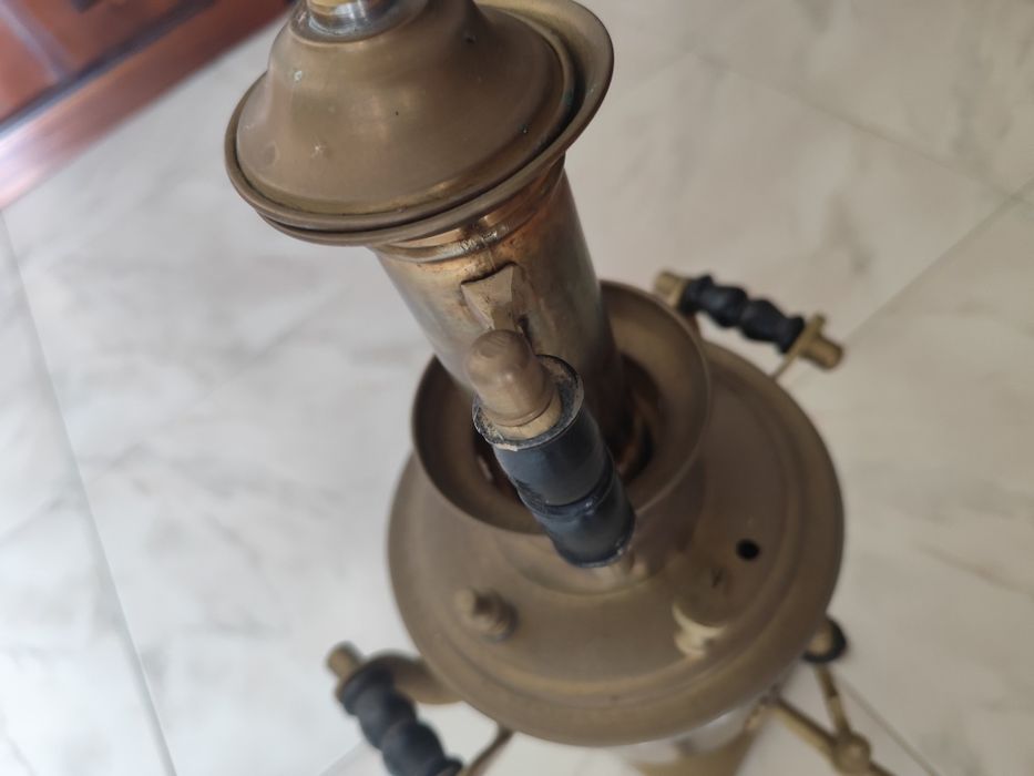 Aparelho de chá árabe, não está limpo,mas há pessoas que gostam assim