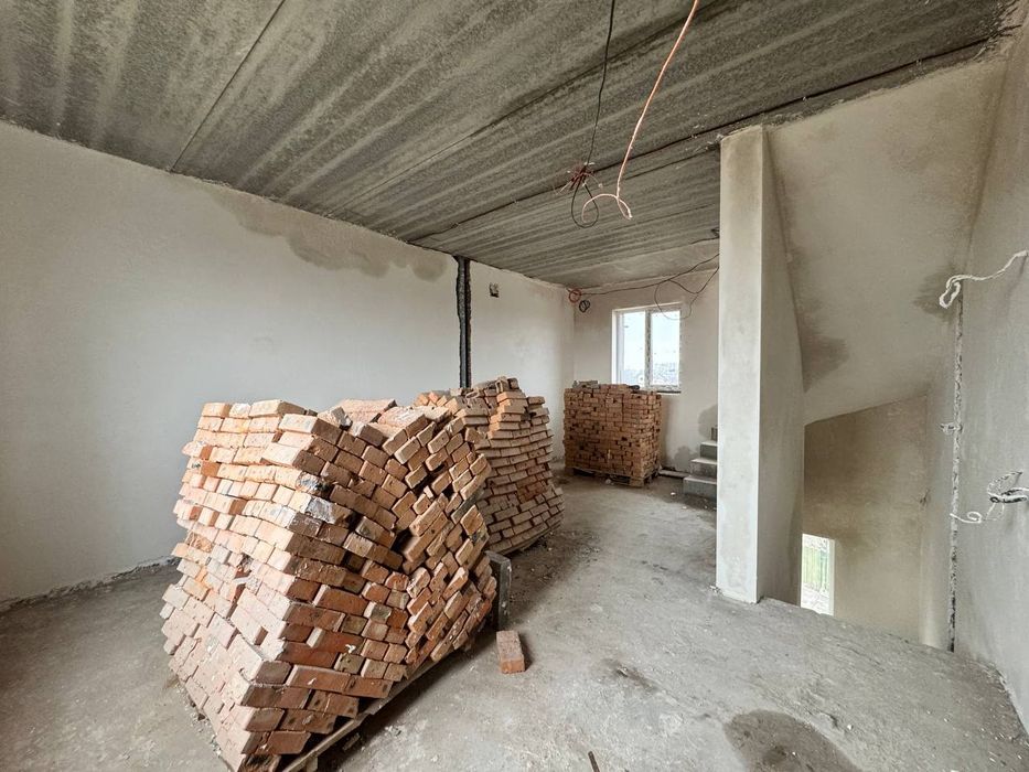 Таун з терасою на даху! Київ