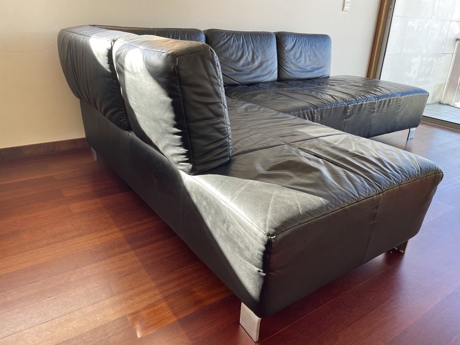 Sofá (chaise longue) em pele preta — design modern