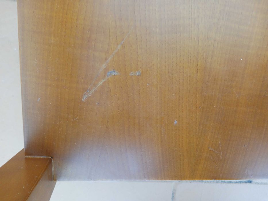 Mesa de centro de sala em cerejeira