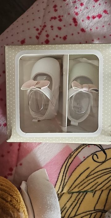 Sapatos recém nascidos chico novos