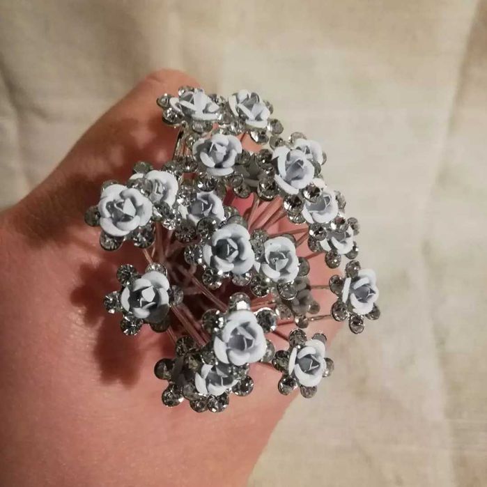 Acessórios de cabelo ideais para penteados de cerimónia