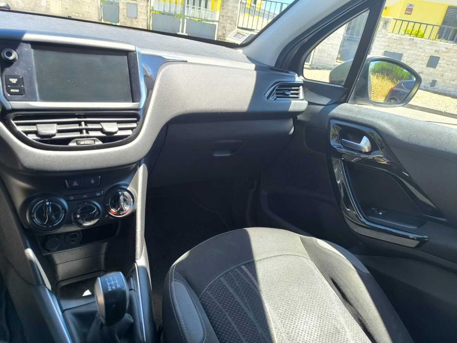 Peugeot 208 — fotografia 10