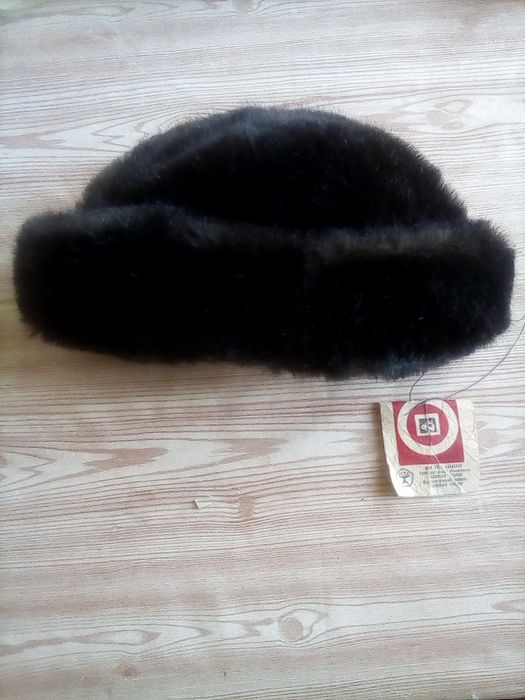 Головные уборы, новые.