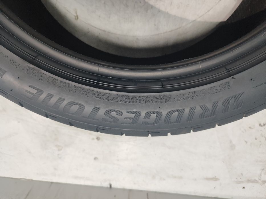 2 pneus semi novos 245/45R19 102Y Oferta da Entrega