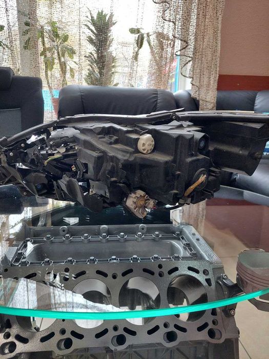 Фара права на Mazda 6