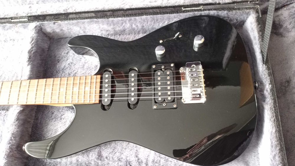 Jackson JS20 BLK Dinky + Futerał