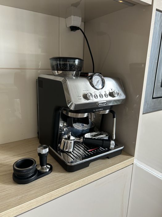 Máquina de Café Grão Delonghi