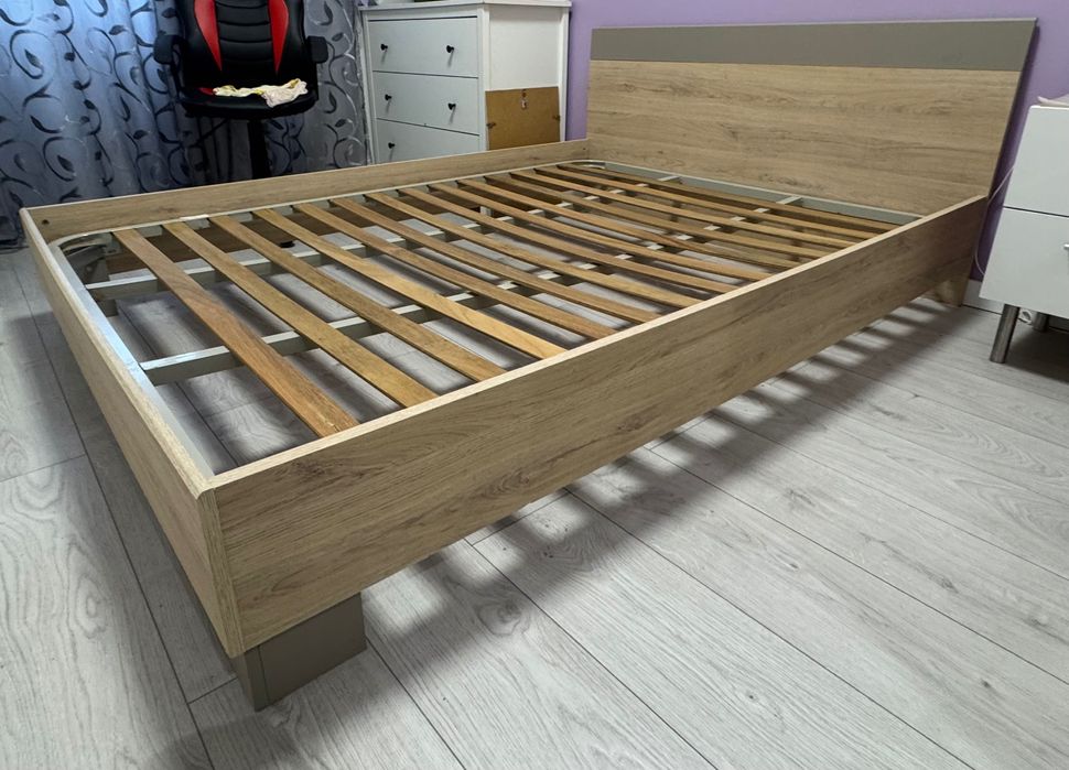 Vendo cama casal para colchão de 1,60 x 1,40