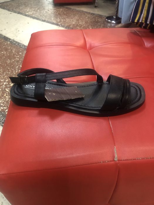 Босоніжки шкіряні