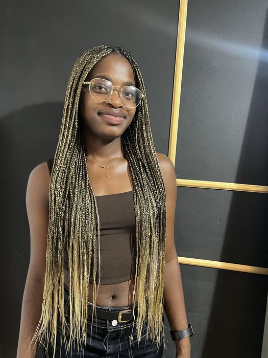 Fazemos tranças vista a nossa pagina paulamegahairbraid no instagram