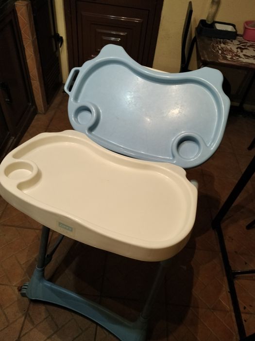 Cadeira para comer/ bebe 
zippy