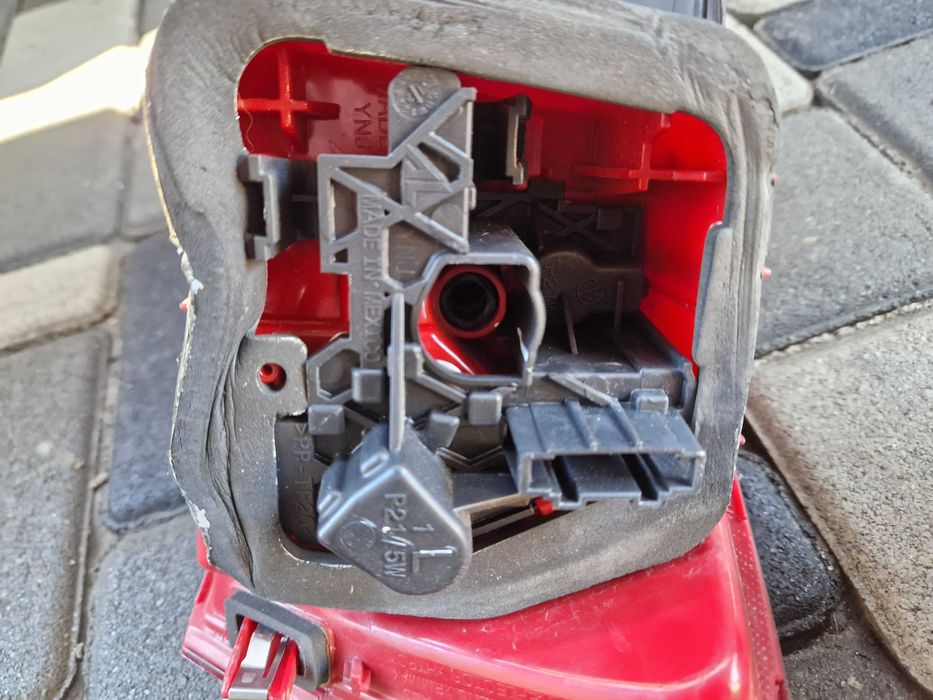 Задние фары на Volkswagen Jetta 2014г