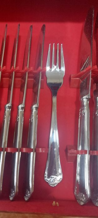 Faqueiro de 130 peças com caixa novo