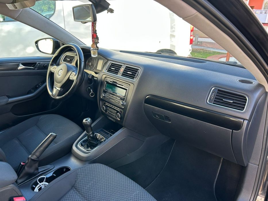 VW Jetta 1.6TDI Nacional impecável.