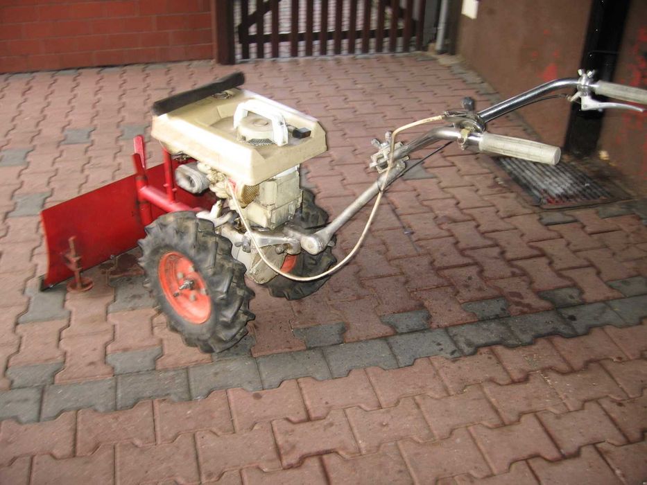 ciagniczek jedno osiowy z silnikiem