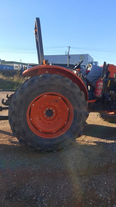 Trator KUBOTA M5-112 Semi-Novo