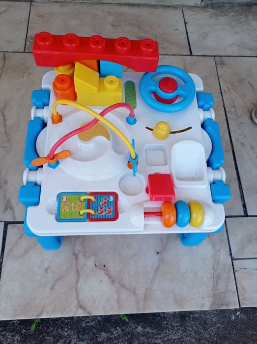 Mesa de atividades reversível