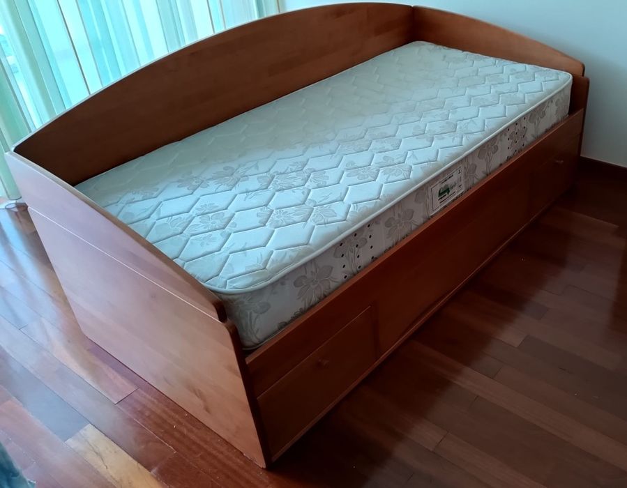 Cama individual / solteiro com gavetas