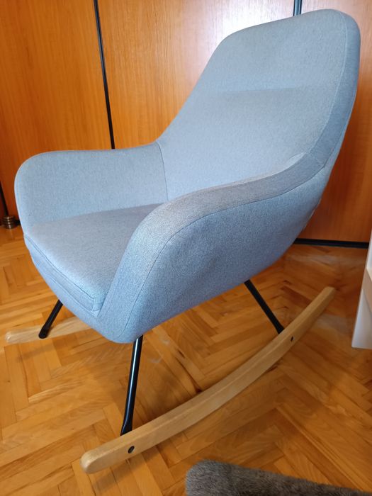 Fotel bujany siwy