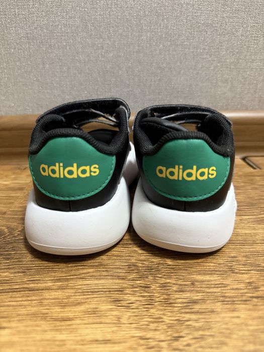 Кросівки adidas 24 розмір