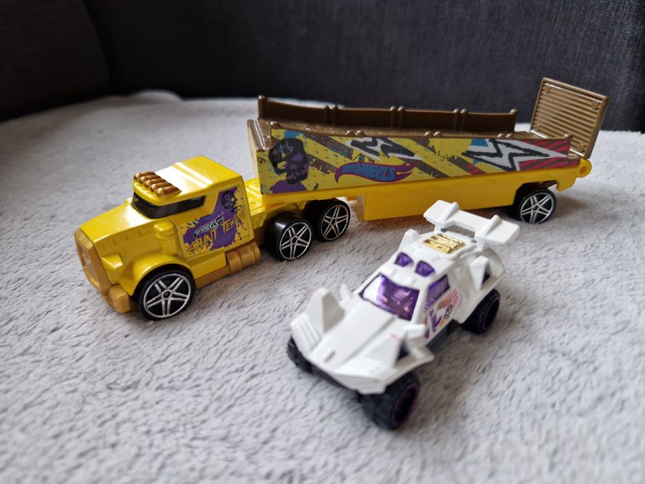 Samochód HOT WHEELS ciężarówka Rumble Road/ ciężarówka + autko