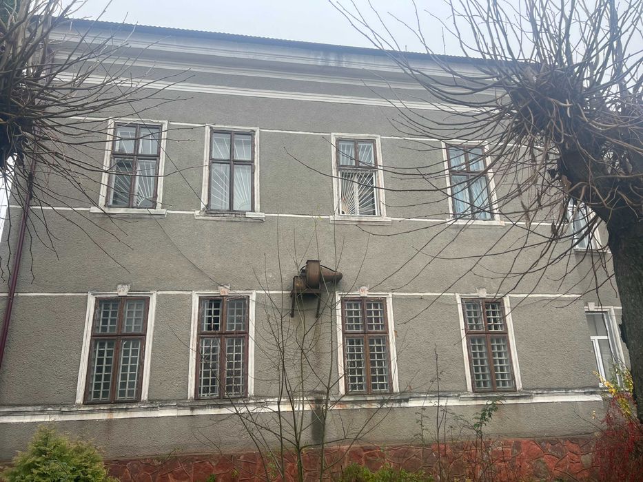 Нежитлова  будівля,  площею 327,00 кв.м.,  м. Сторожинець