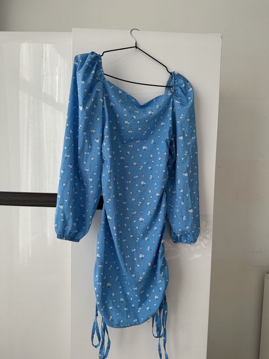 Платье с длинным рукавом