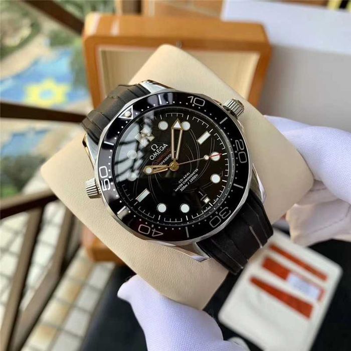 Годинник Omega Seamaster Diver 300M, likely the "James Bond" limited edition black