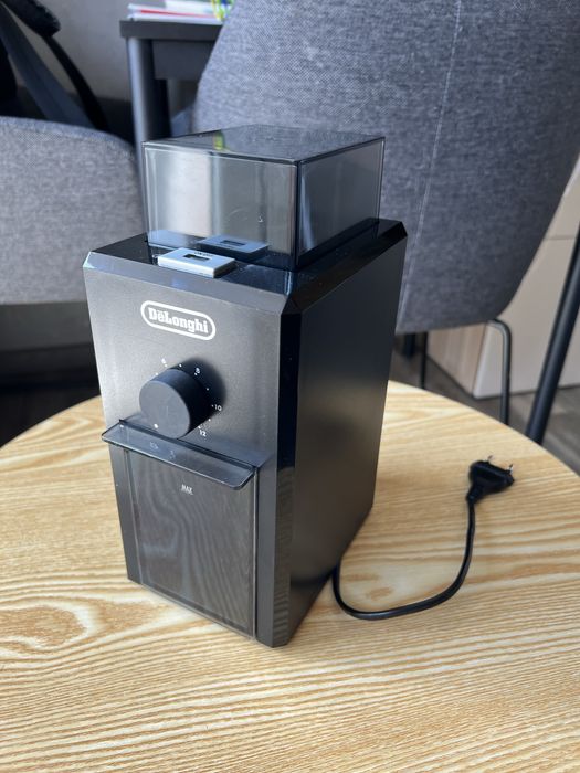 Młynek do kawy DeLonghi KG79