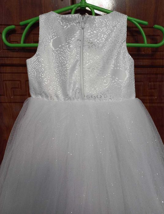 Дитяче святкове плаття білого кольору з блиском "Краля" на 4-6 років