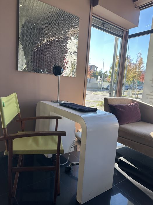 Alugo mesa de Manicure