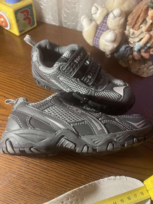 Кросівки дитячі нові