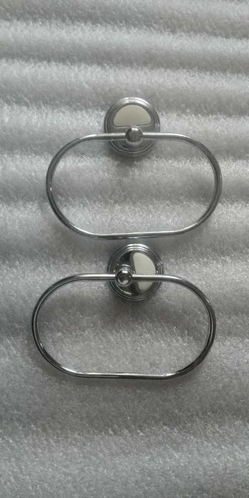 Полотенцедержатель хром круглый