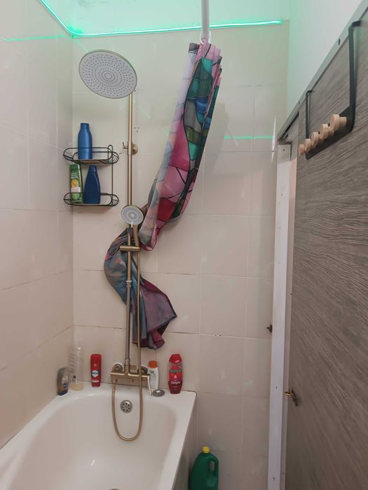 Quarto Individual Privado (Não Partilhado) c/ Beliche, TVs, WiFi, AC e Contrato