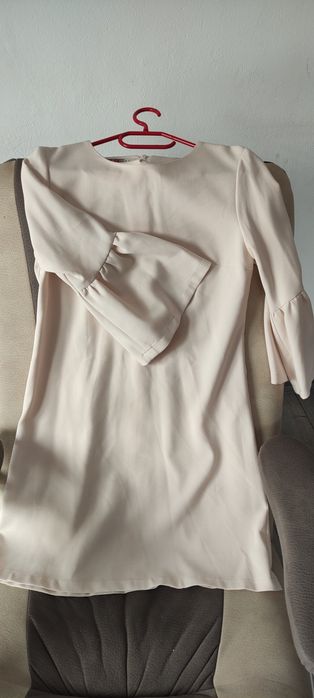 Sukienka jasny beż.