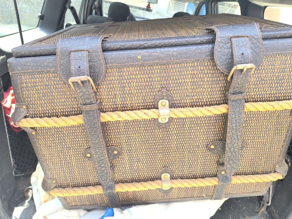 Baú madeira forrada a pele