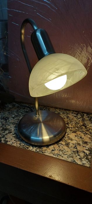 candeeiros de mesa e de parede